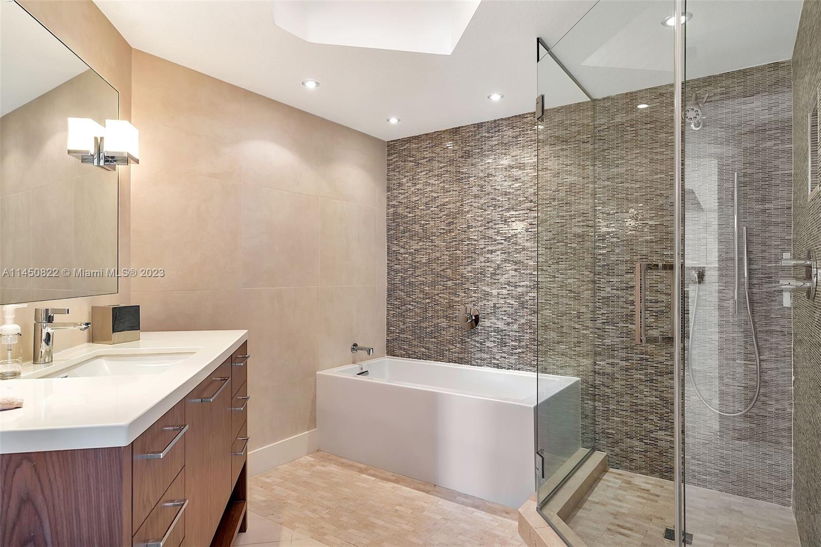 THE GRAND VENETIAN CONDO - Residential