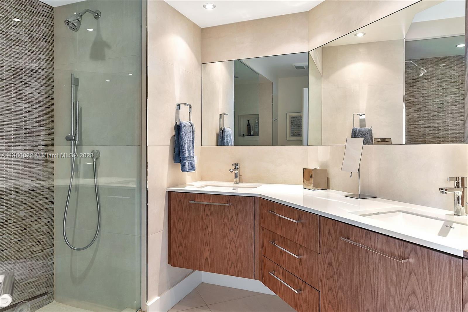 THE GRAND VENETIAN CONDO - Residential