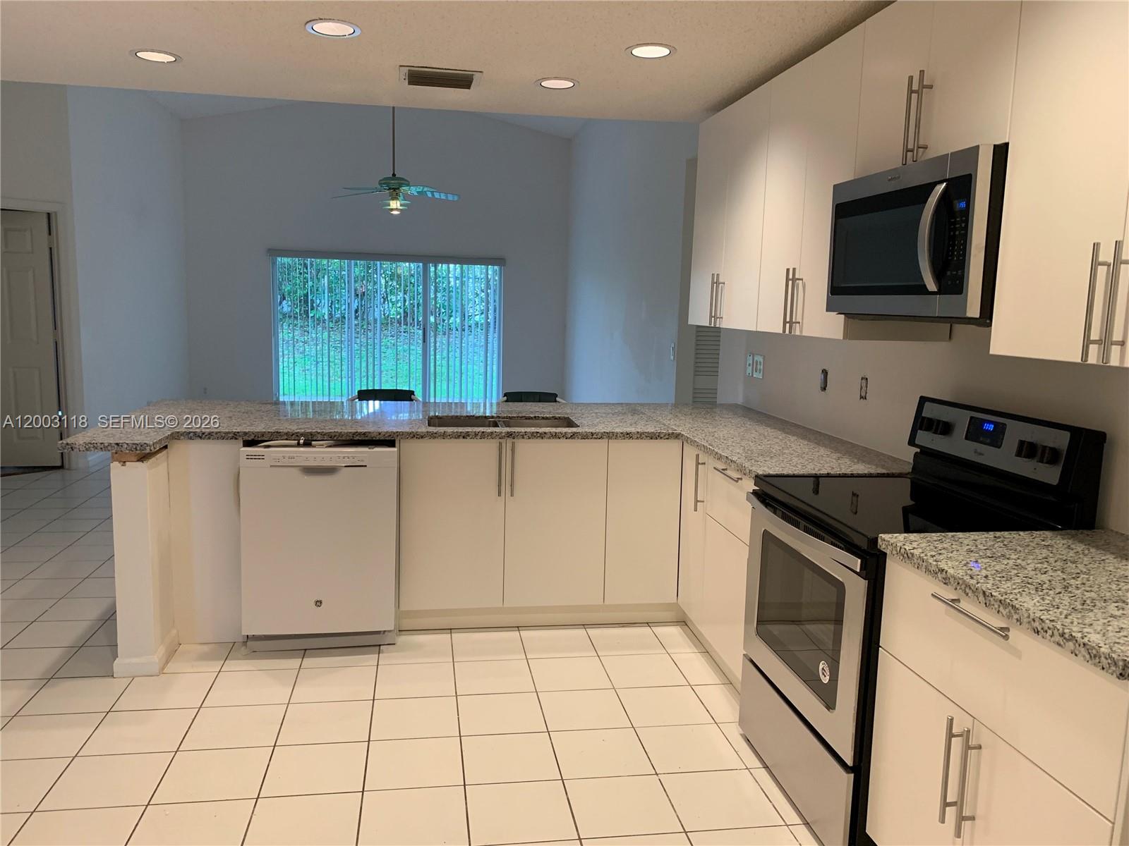 STONEGATE OF WELLINGTON - Residential Lease