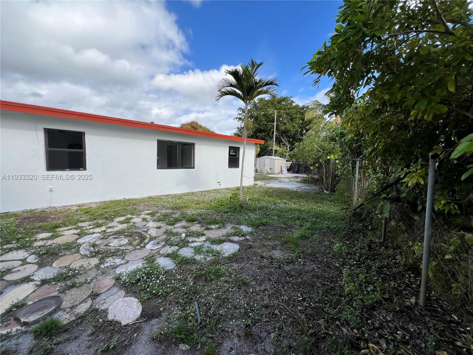 LAUDERDALE MANORS REV RES - Residential Lease