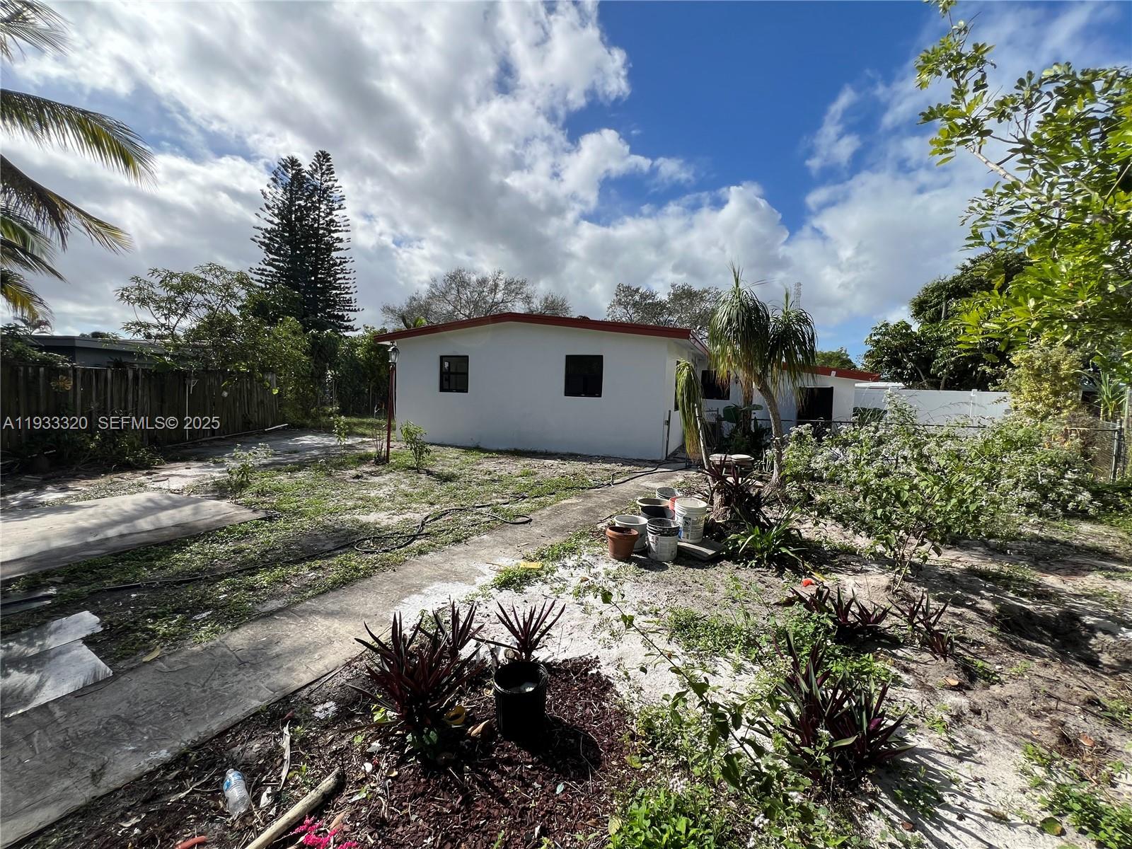 LAUDERDALE MANORS REV RES - Residential Lease