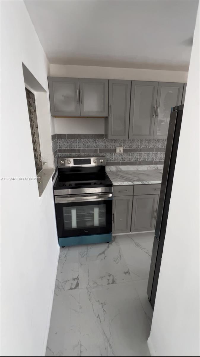 LAUDERDALE MANORS REV RES - Residential Lease