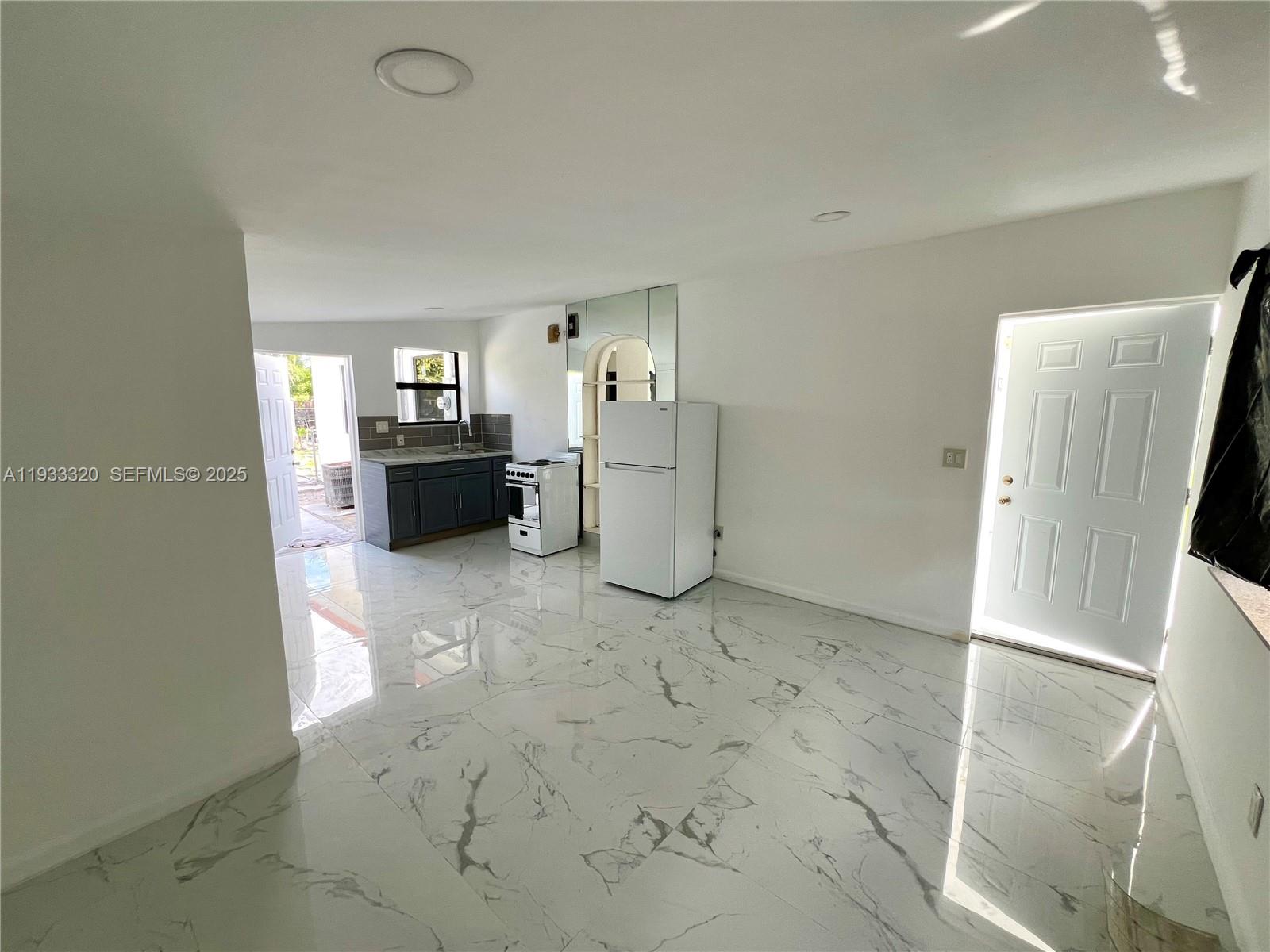 LAUDERDALE MANORS REV RES - Residential Lease