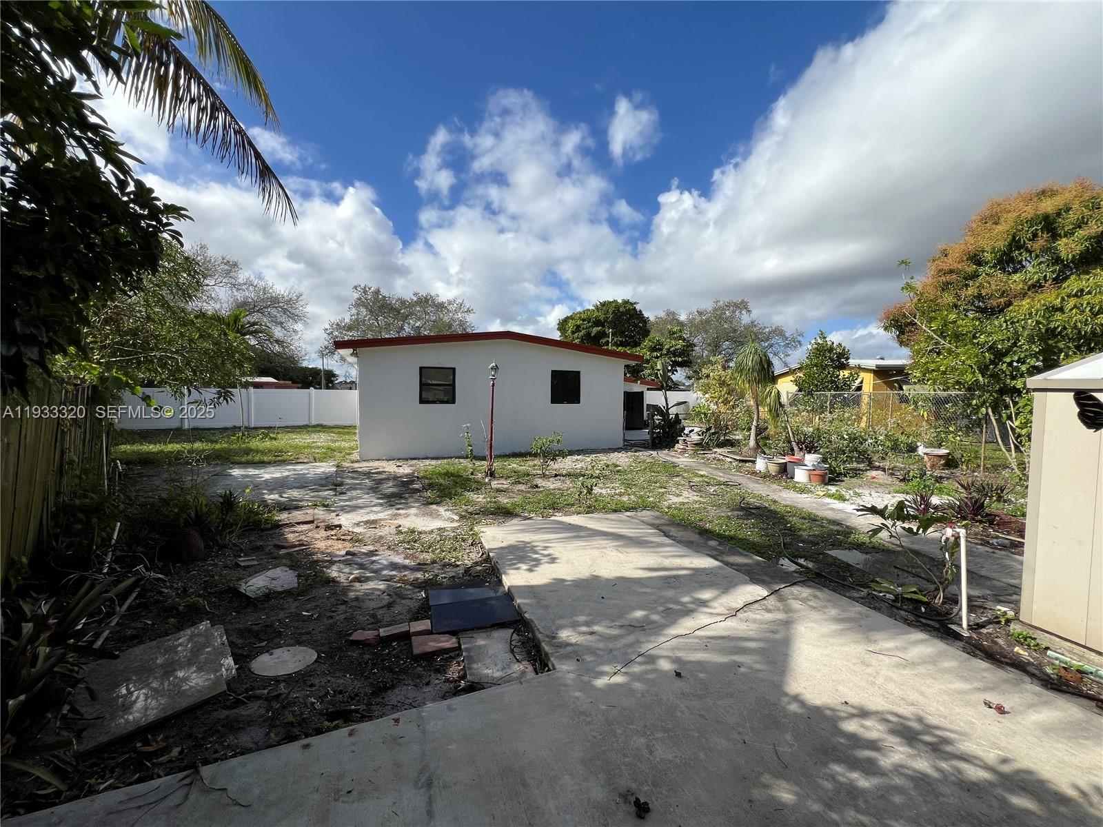 LAUDERDALE MANORS REV RES - Residential Lease