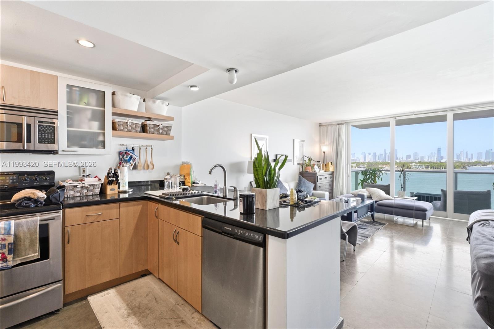 MIRADOR 1200 CONDO - Residential