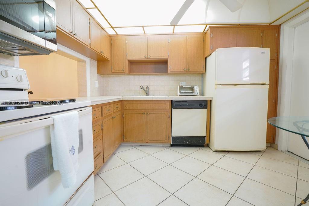 215 SE 3rd Ave 401D