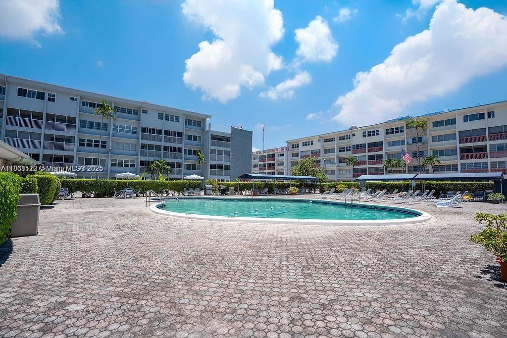 FIRST GULFSTREAM GARDEN - Residential
