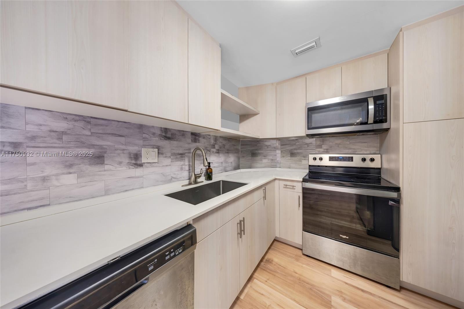 ARLEN HOUSE CONDO - Residential