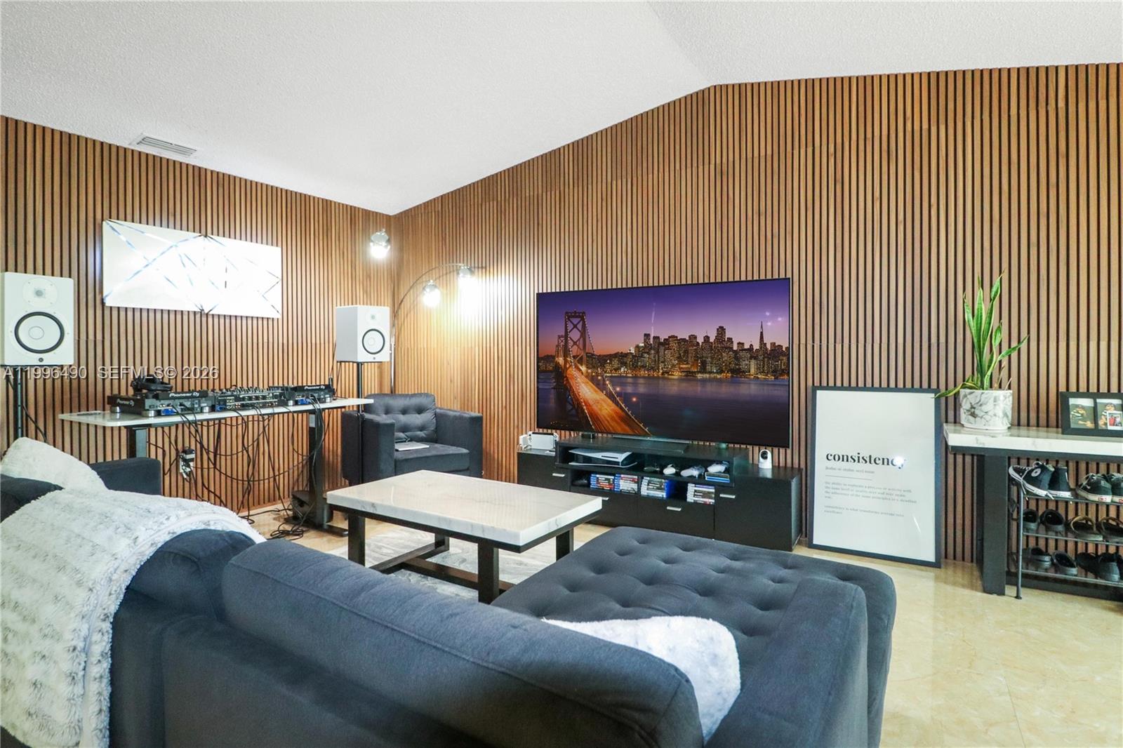 1ST ADDN TO WOODFIELD - Residential