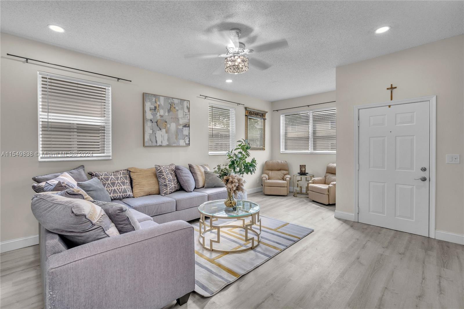 KENSINGTON MANOR - Residential
