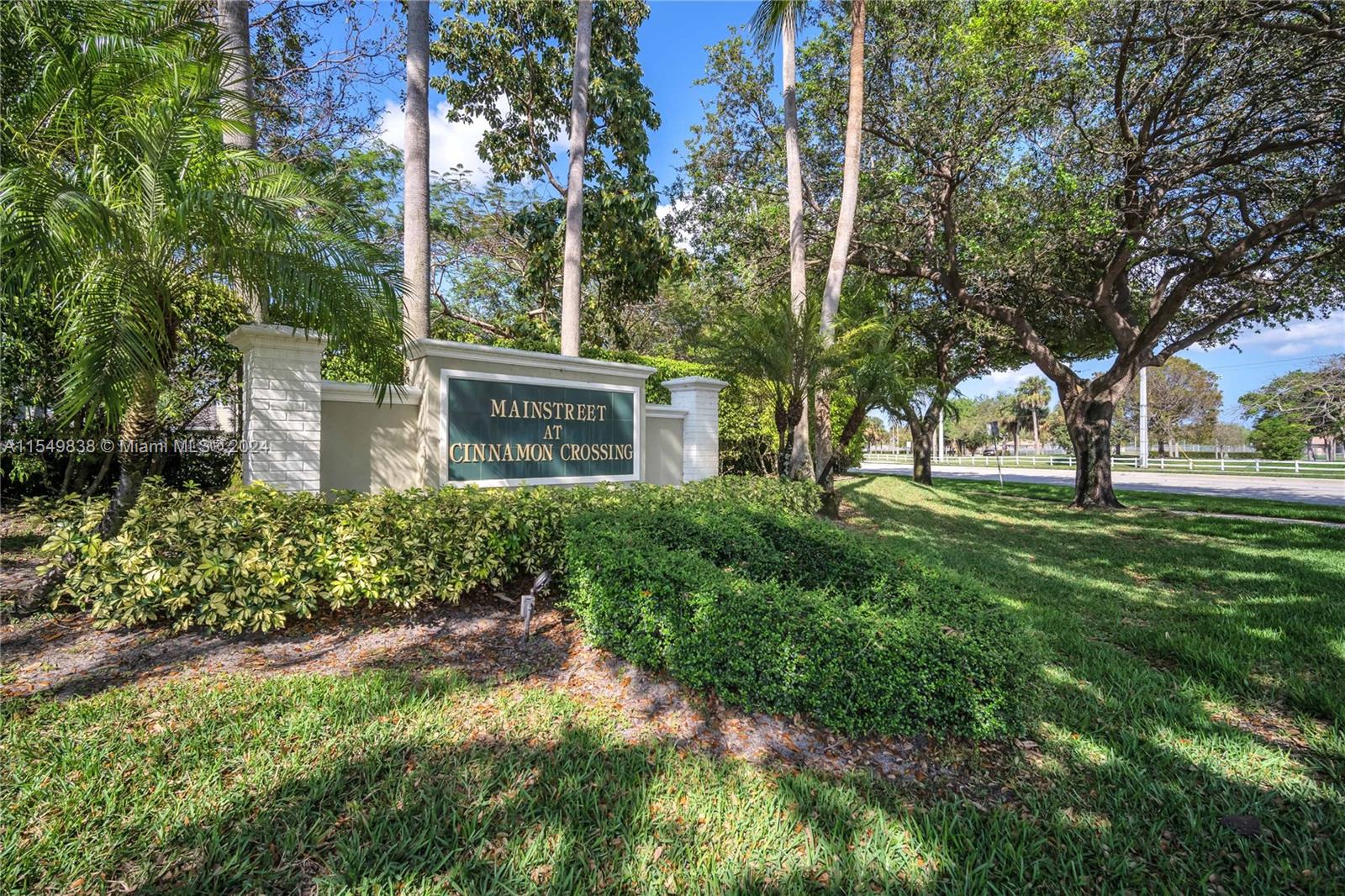 KENSINGTON MANOR - Residential