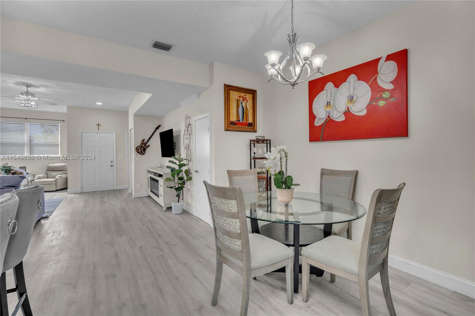 KENSINGTON MANOR - Residential
