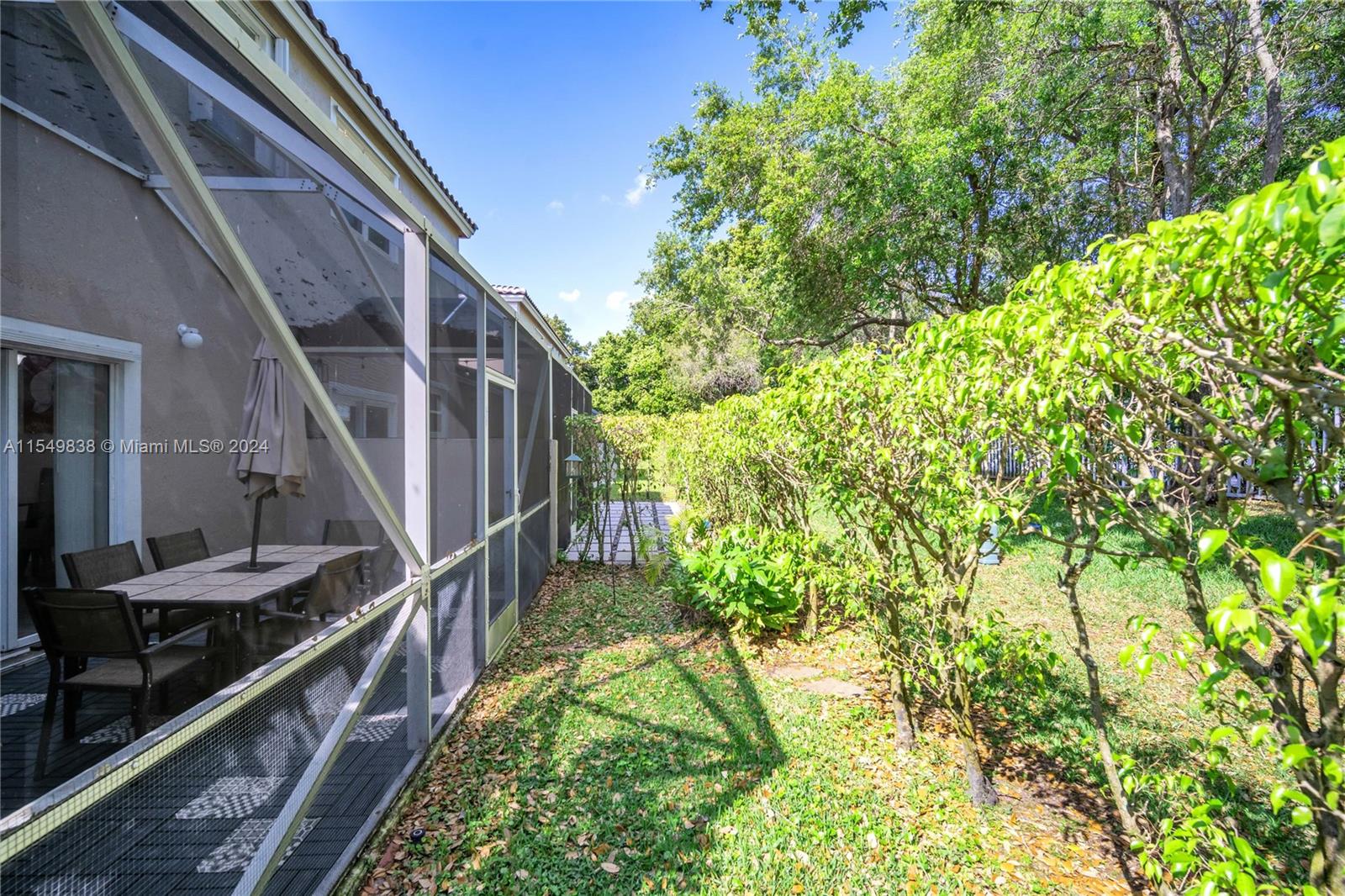 KENSINGTON MANOR - Residential