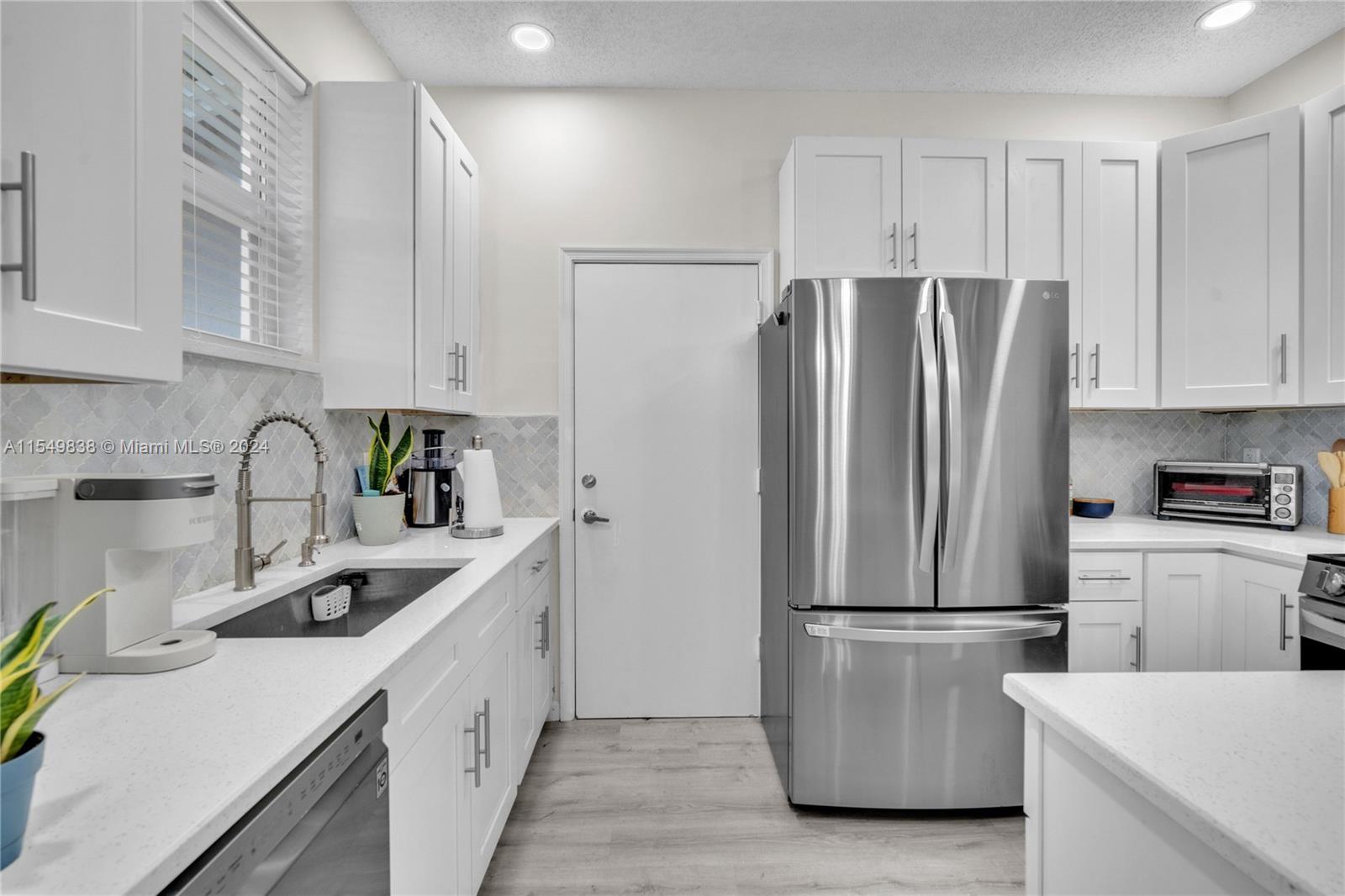 KENSINGTON MANOR - Residential