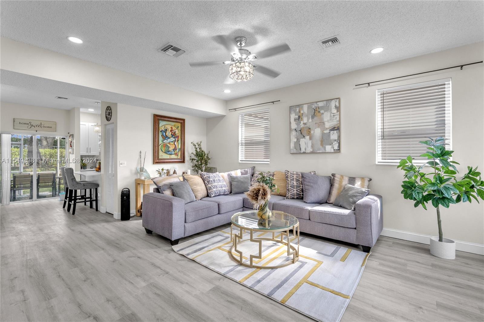 KENSINGTON MANOR - Residential