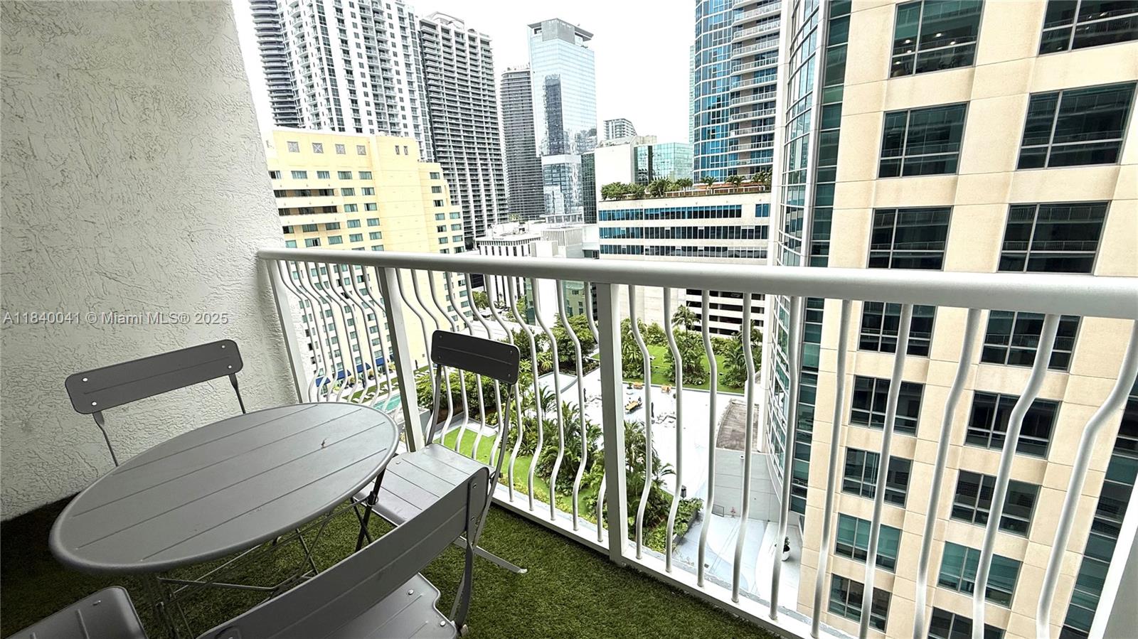 THE CLUB AT BRICKELL BAY - Residential