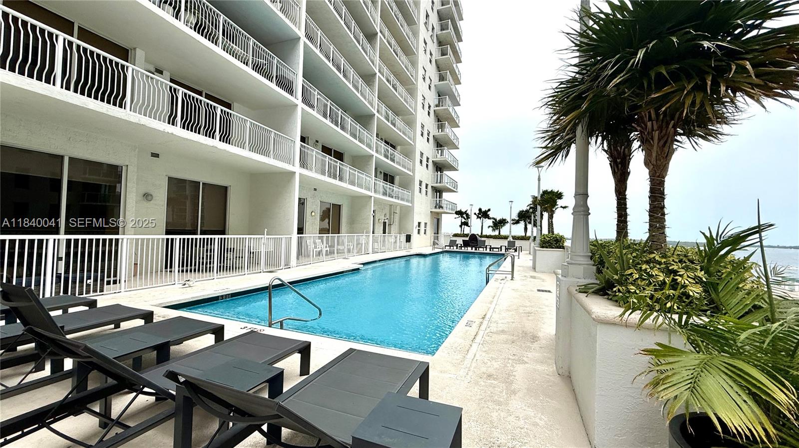 THE CLUB AT BRICKELL BAY - Residential