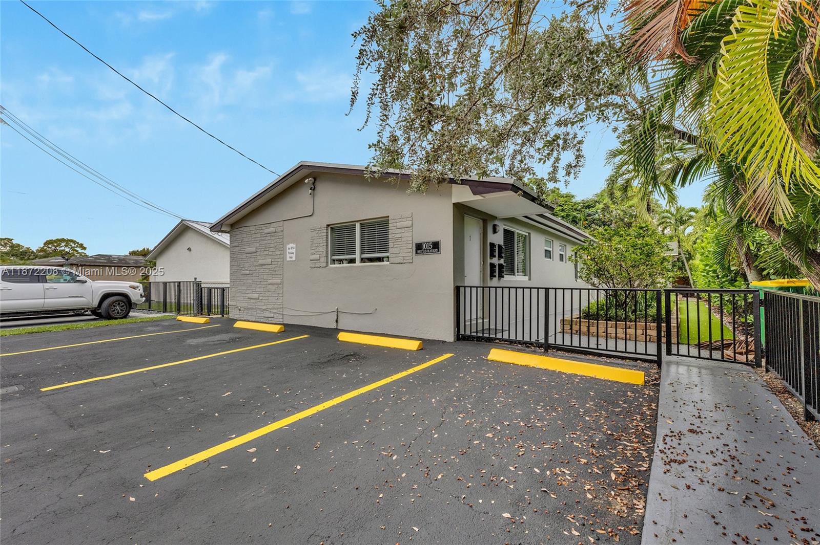 WAVERLY PLACE - Residential Lease