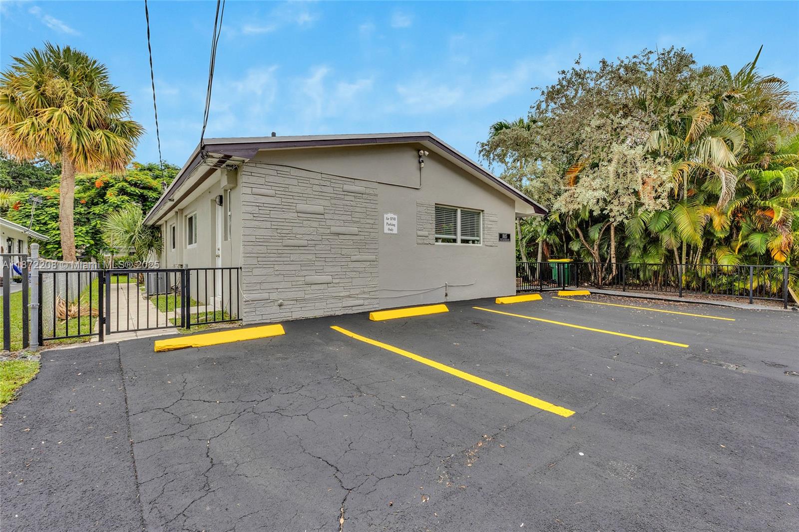 WAVERLY PLACE - Residential Lease