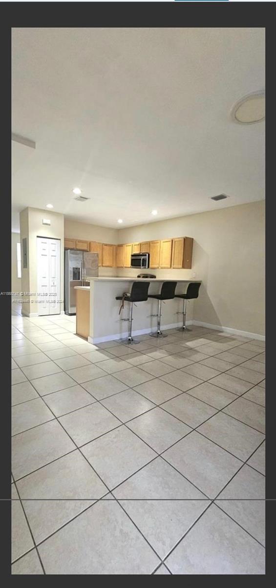 8963 W 35 Av.