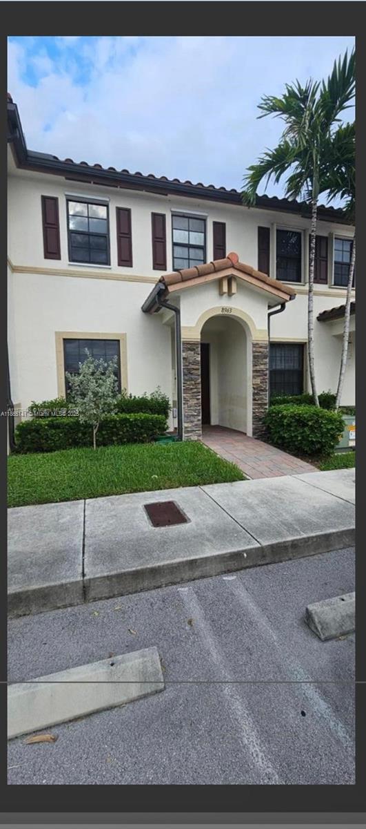 8963 W 35 Av.
