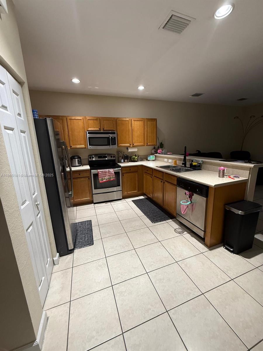 8963 W 35 Av.