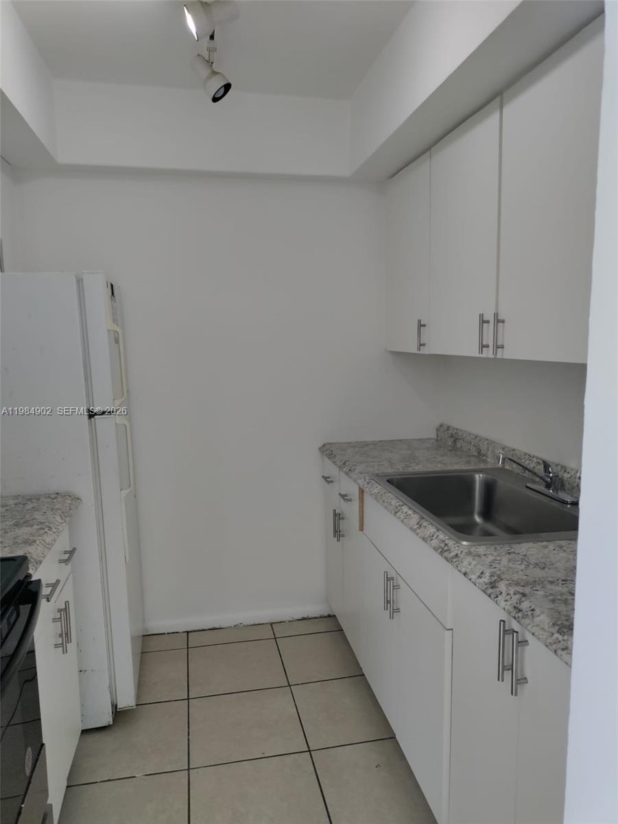 VILLAGE AT DADELAND CONDO - Residential