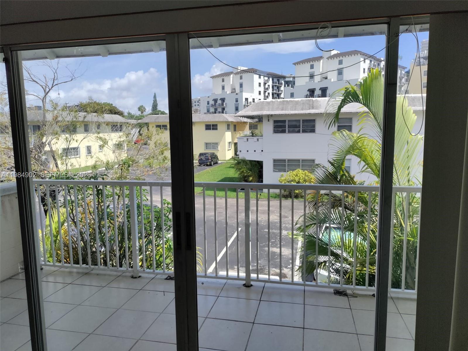 VILLAGE AT DADELAND CONDO - Residential