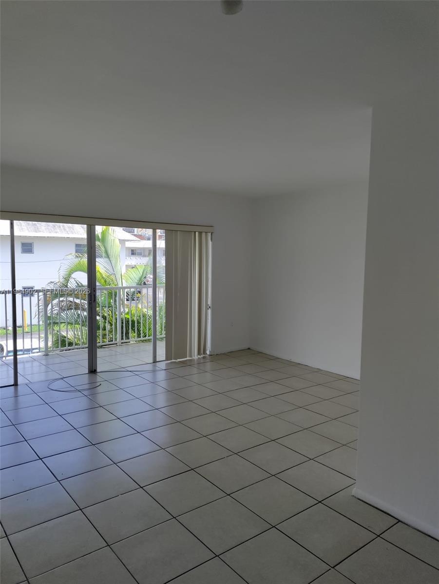 VILLAGE AT DADELAND CONDO - Residential