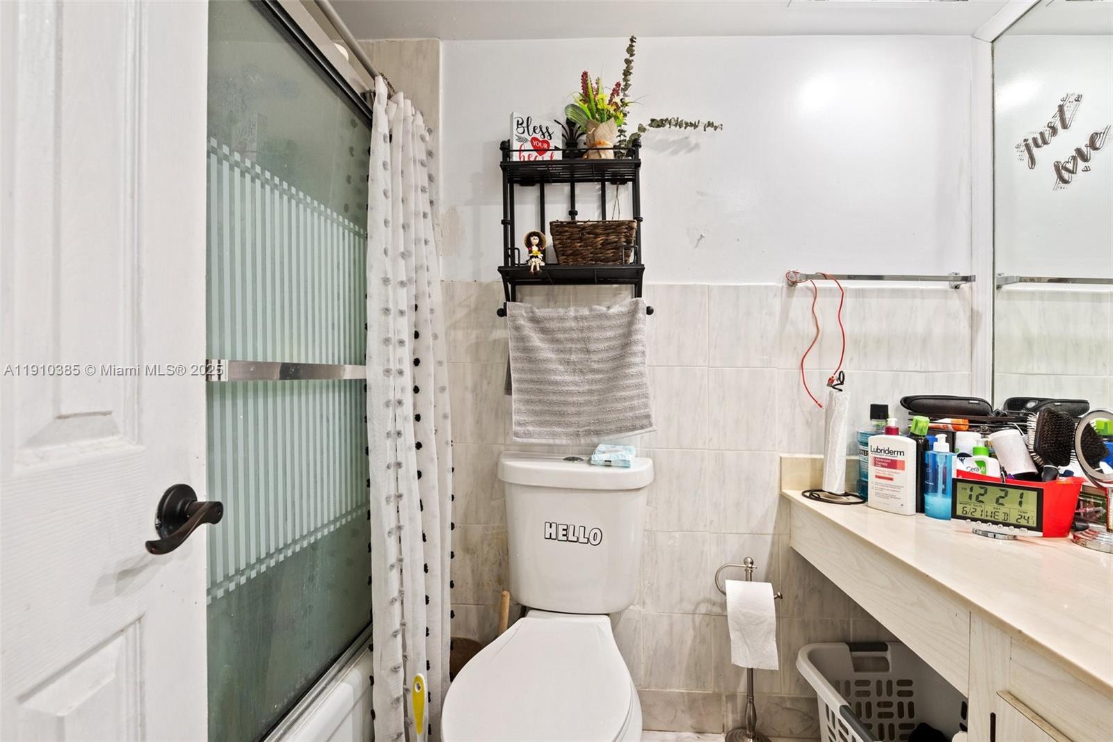 WINSTON TOWERS - Residential