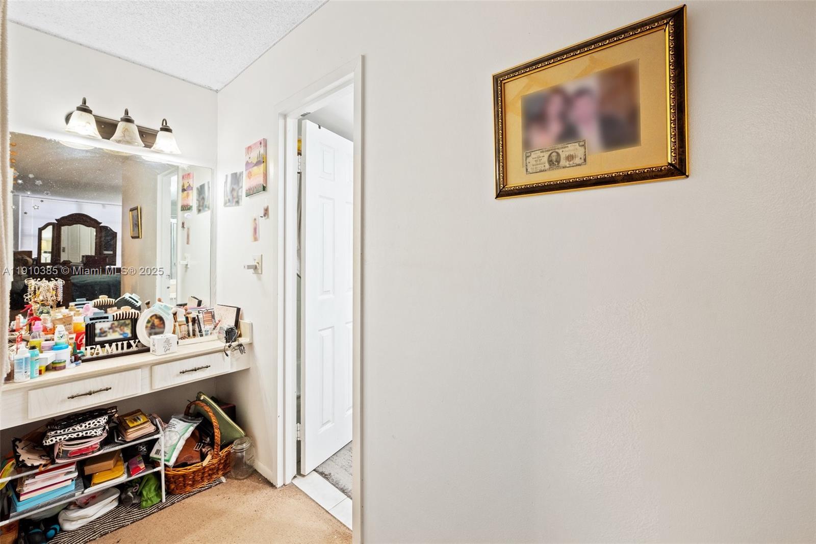 WINSTON TOWERS - Residential