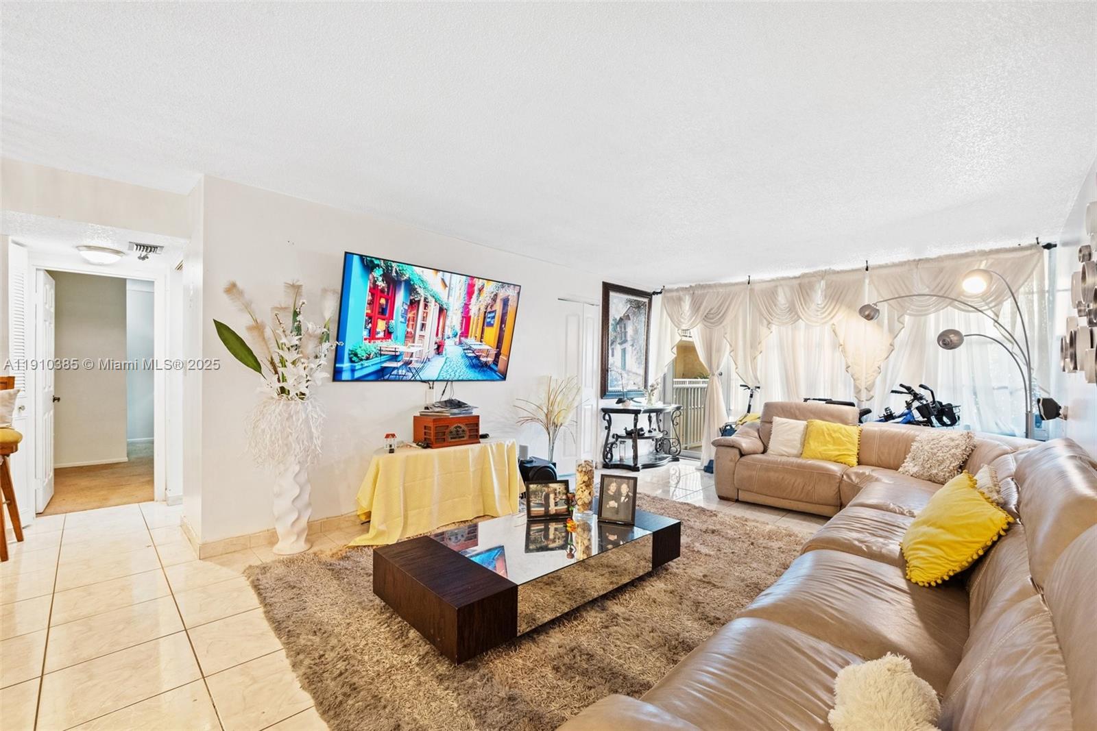 WINSTON TOWERS - Residential