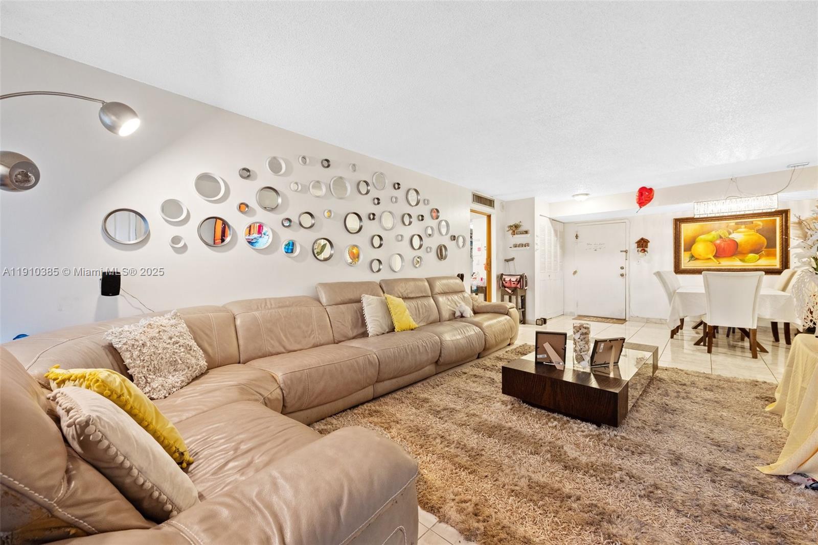 WINSTON TOWERS - Residential