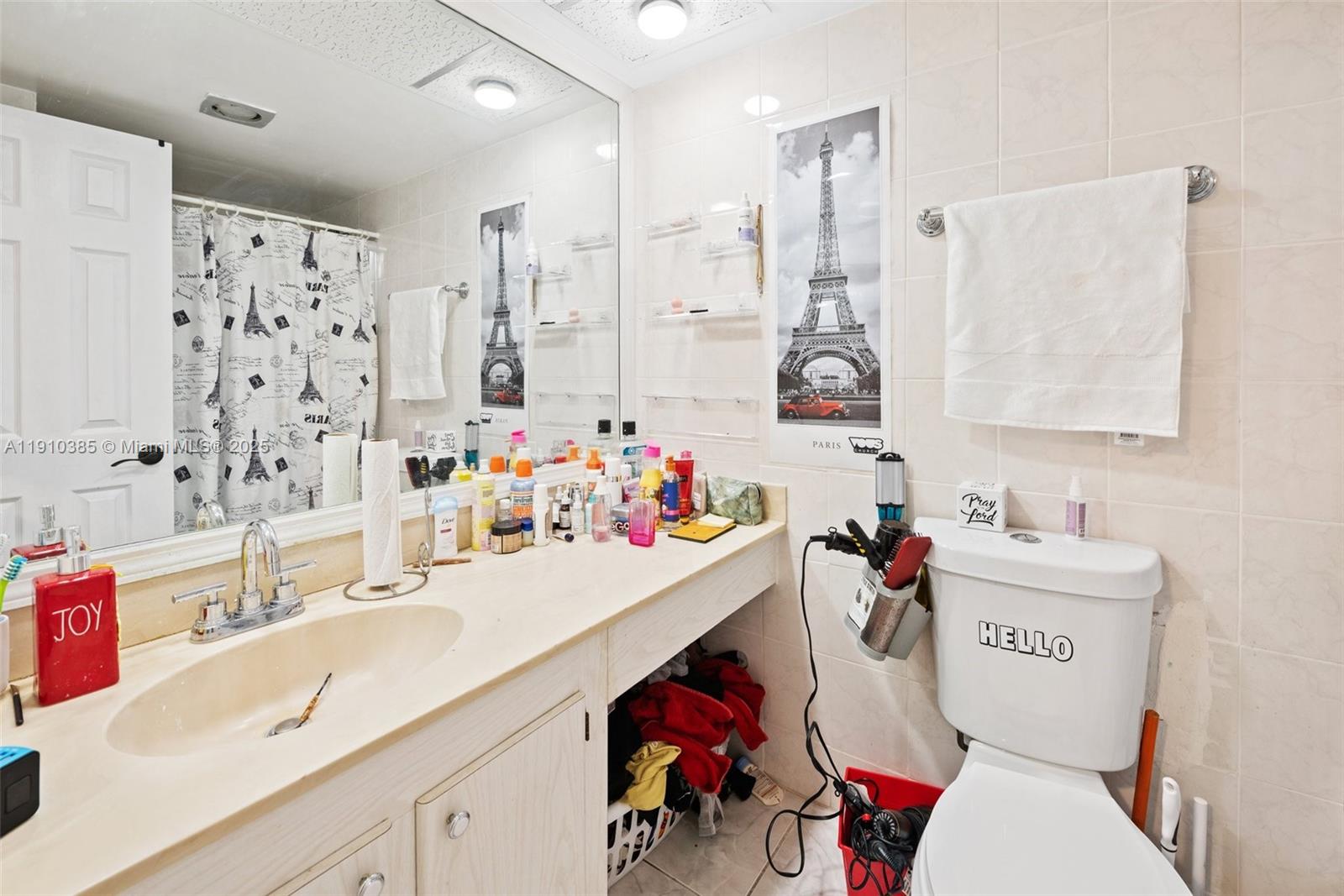 WINSTON TOWERS - Residential