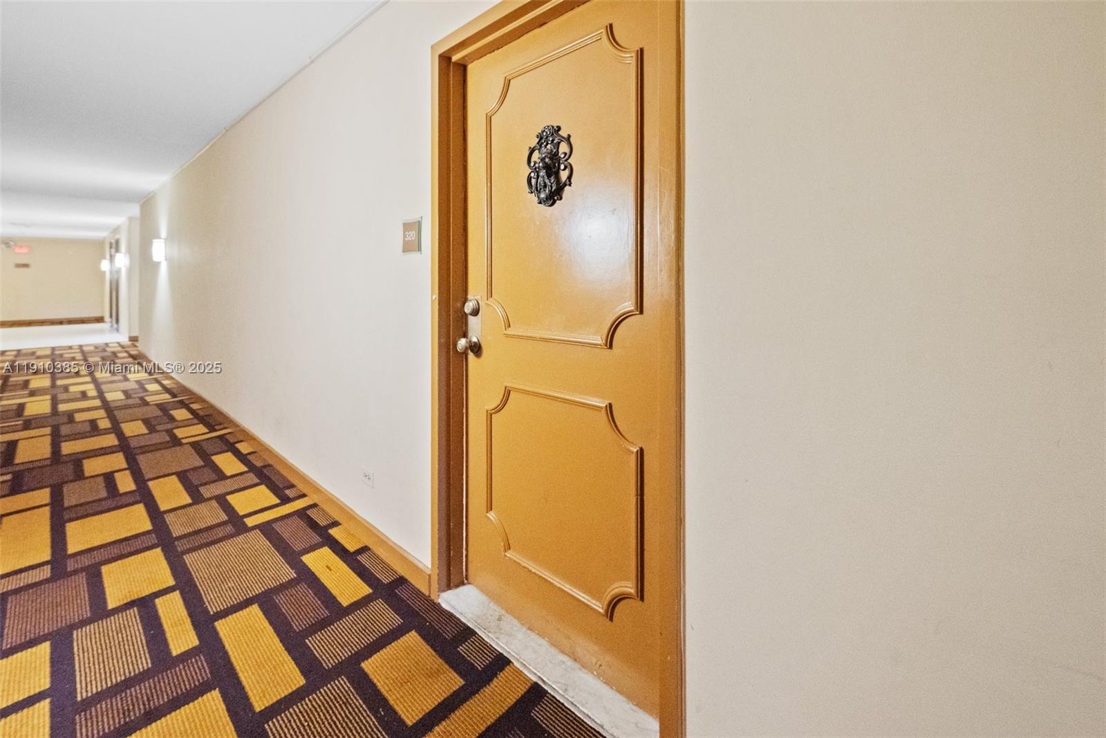 WINSTON TOWERS - Residential