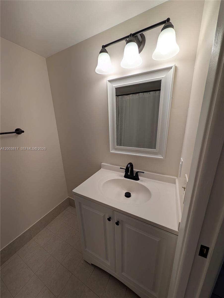 IMAGES OF KENDALL CONDO - Residential