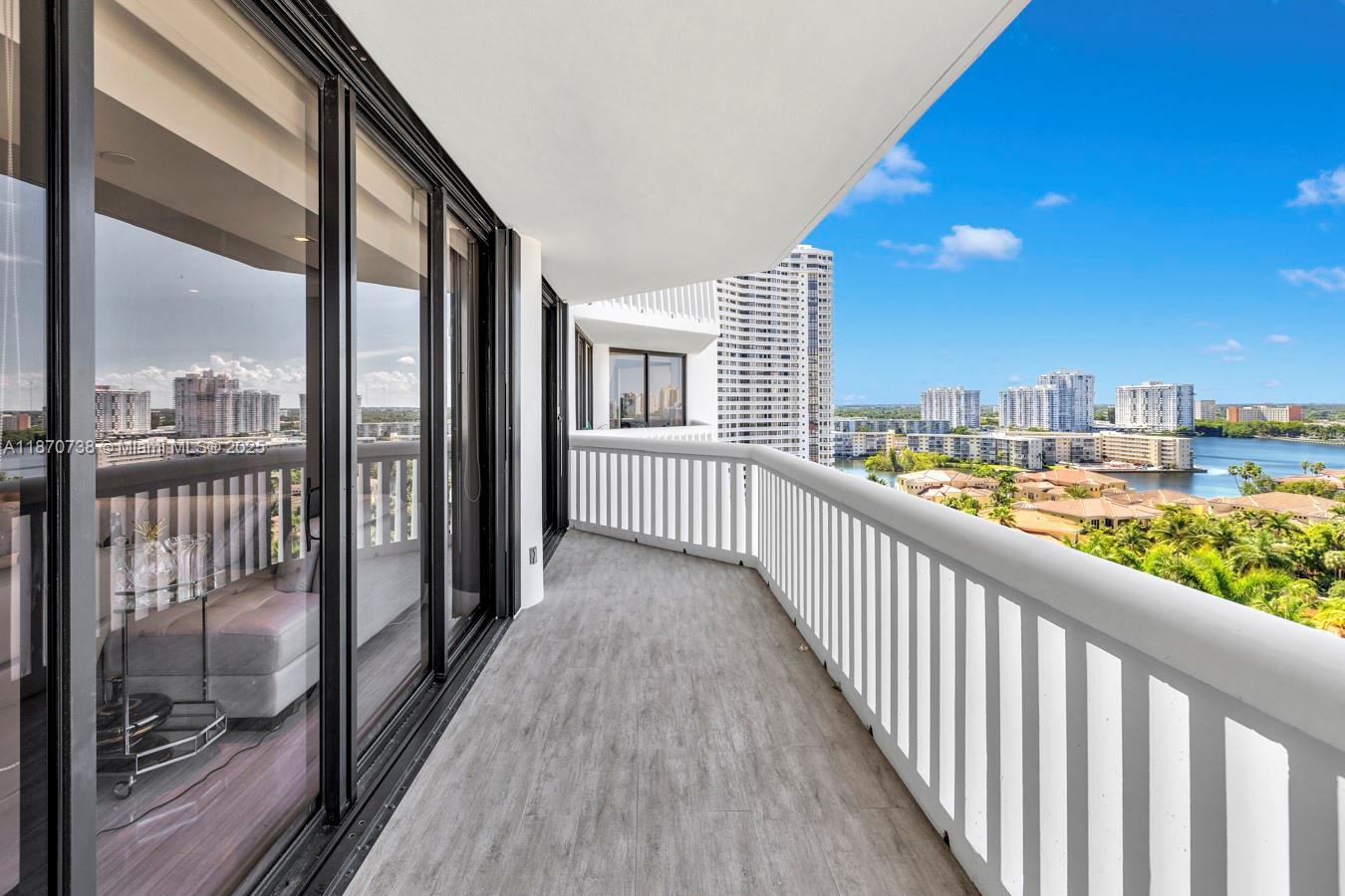 2000 ISL BLVD WILLIAMS IS - Residential