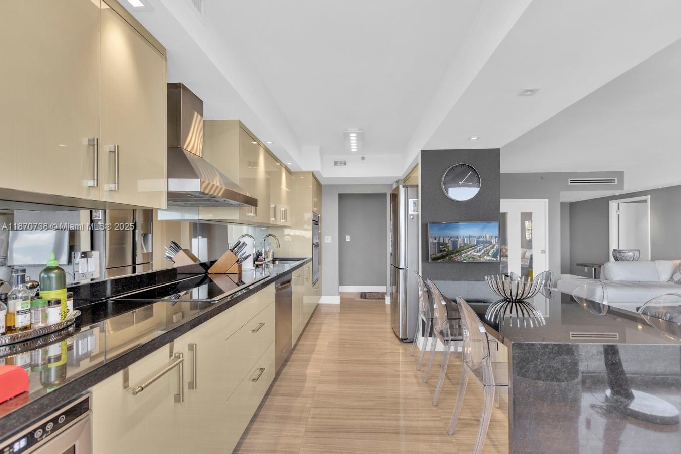 2000 ISL BLVD WILLIAMS IS - Residential