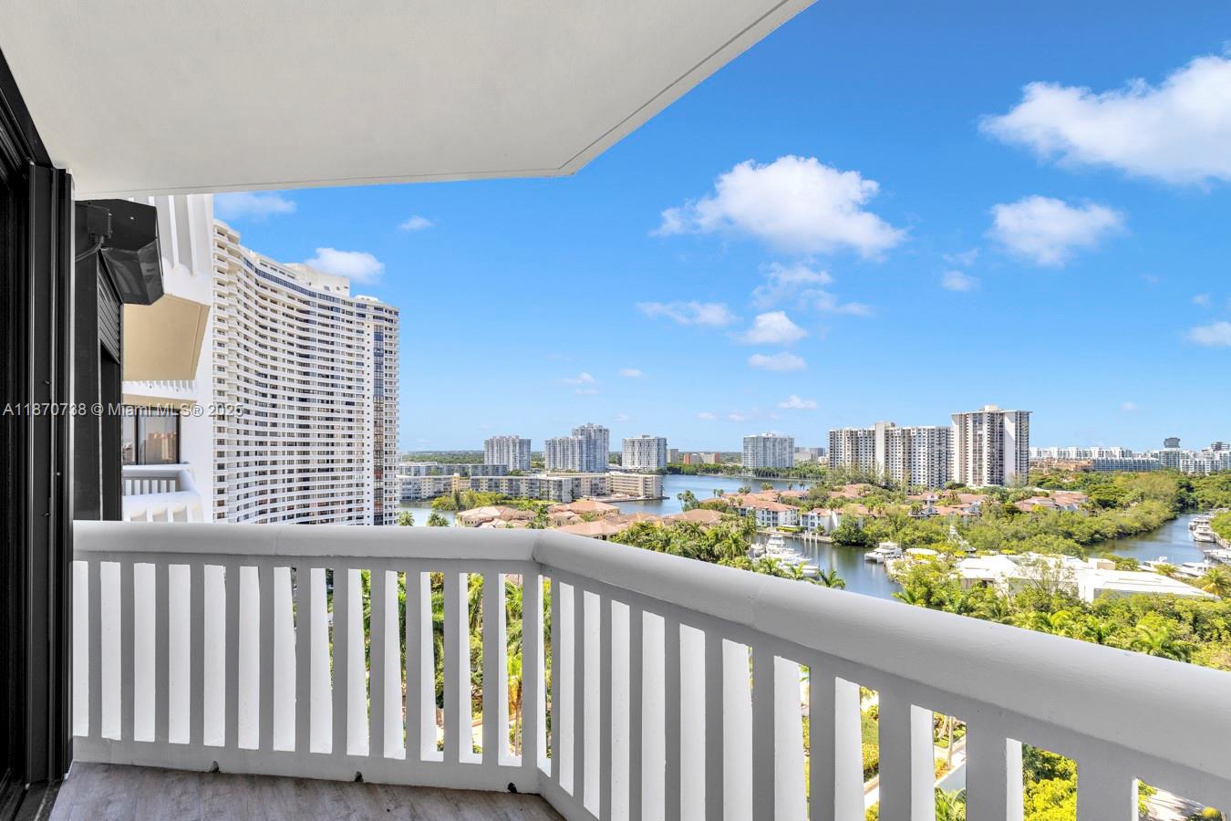 2000 ISL BLVD WILLIAMS IS - Residential