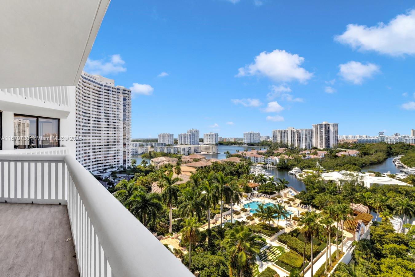 2000 ISL BLVD WILLIAMS IS - Residential