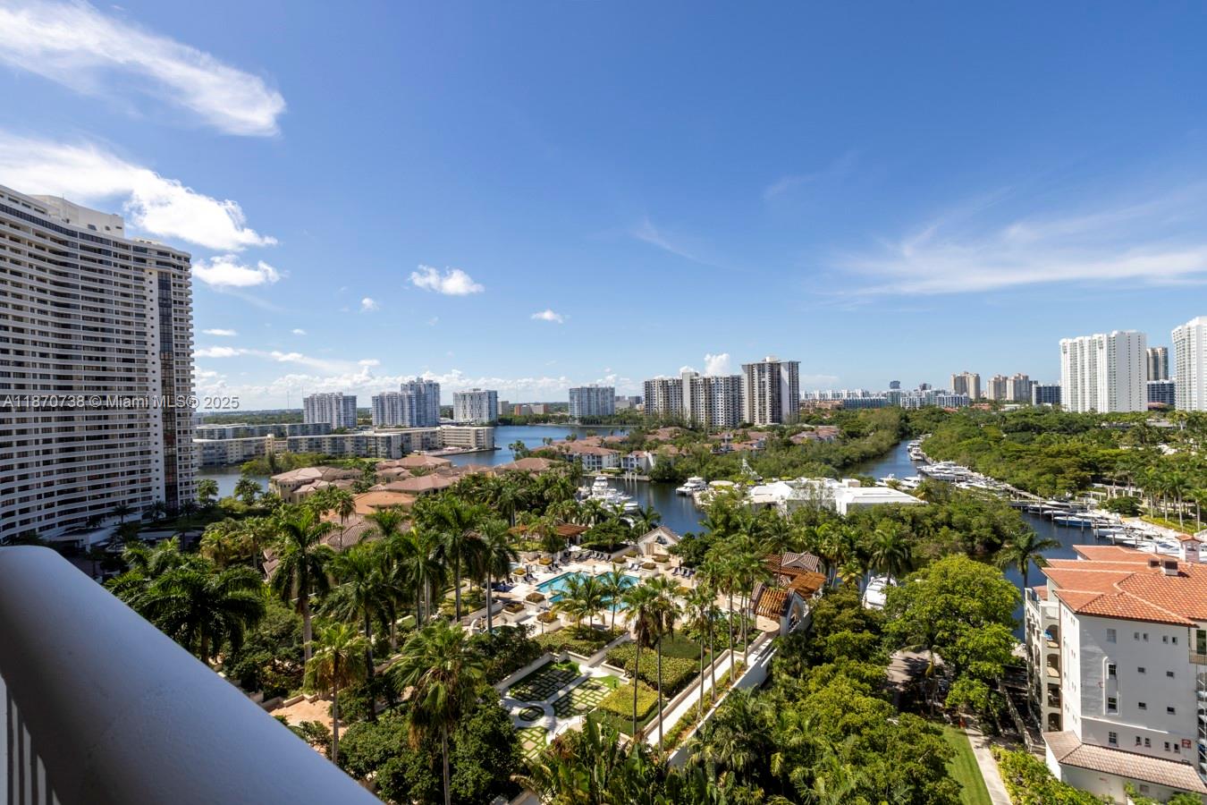 2000 ISL BLVD WILLIAMS IS - Residential