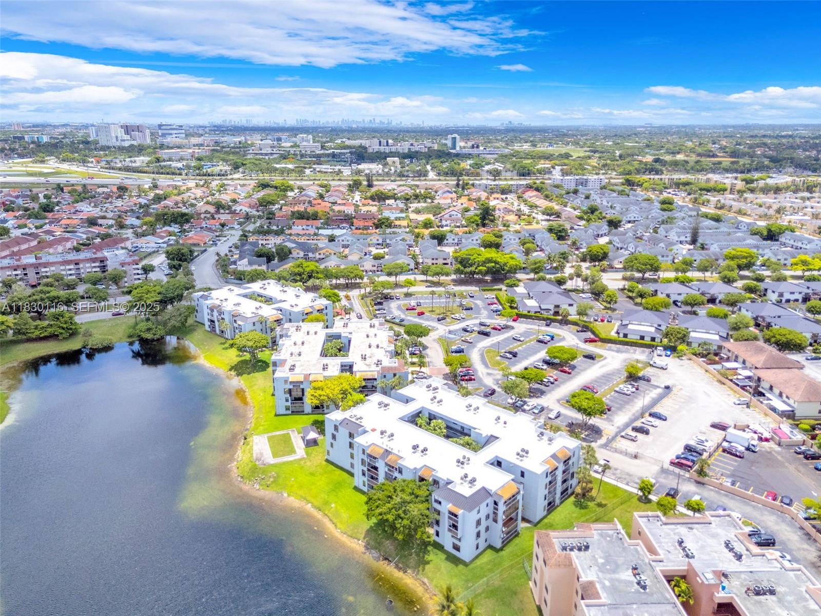 VISTA DEL LAGO CONDO PH 2 - Residential