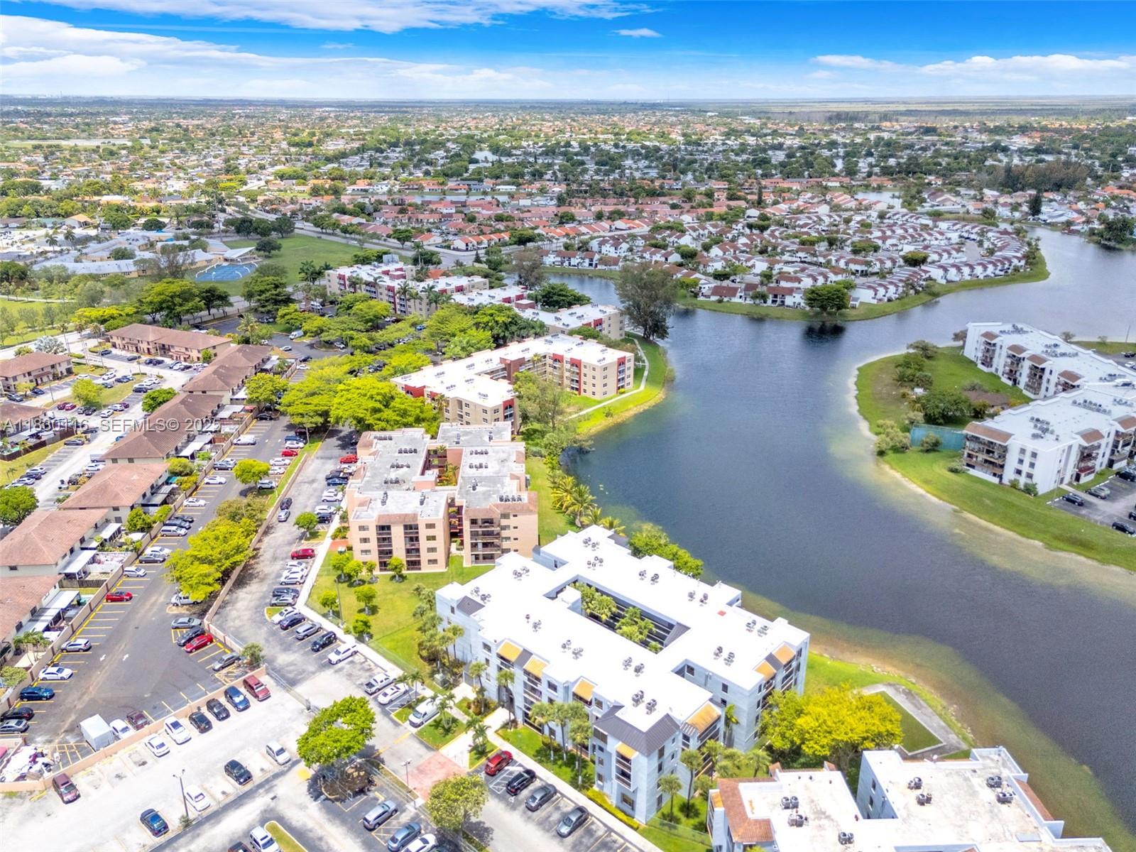 VISTA DEL LAGO CONDO PH 2 - Residential