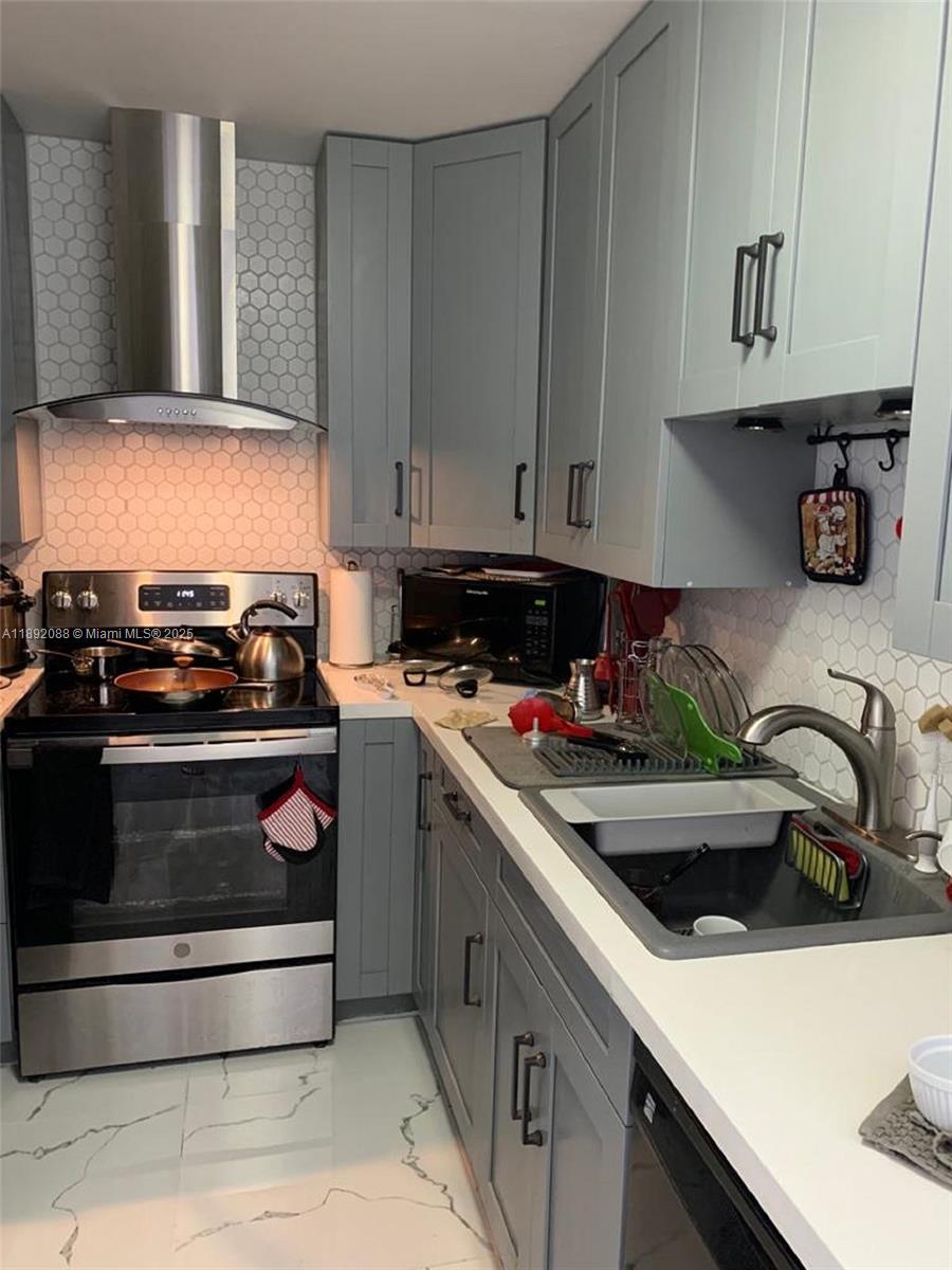 PLAZA OF WESTLAND CONDO - Residential