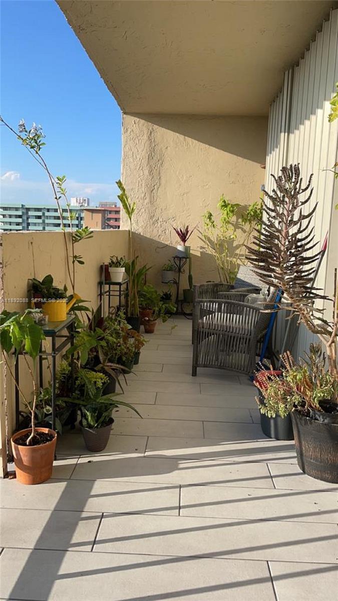 PLAZA OF WESTLAND CONDO - Residential