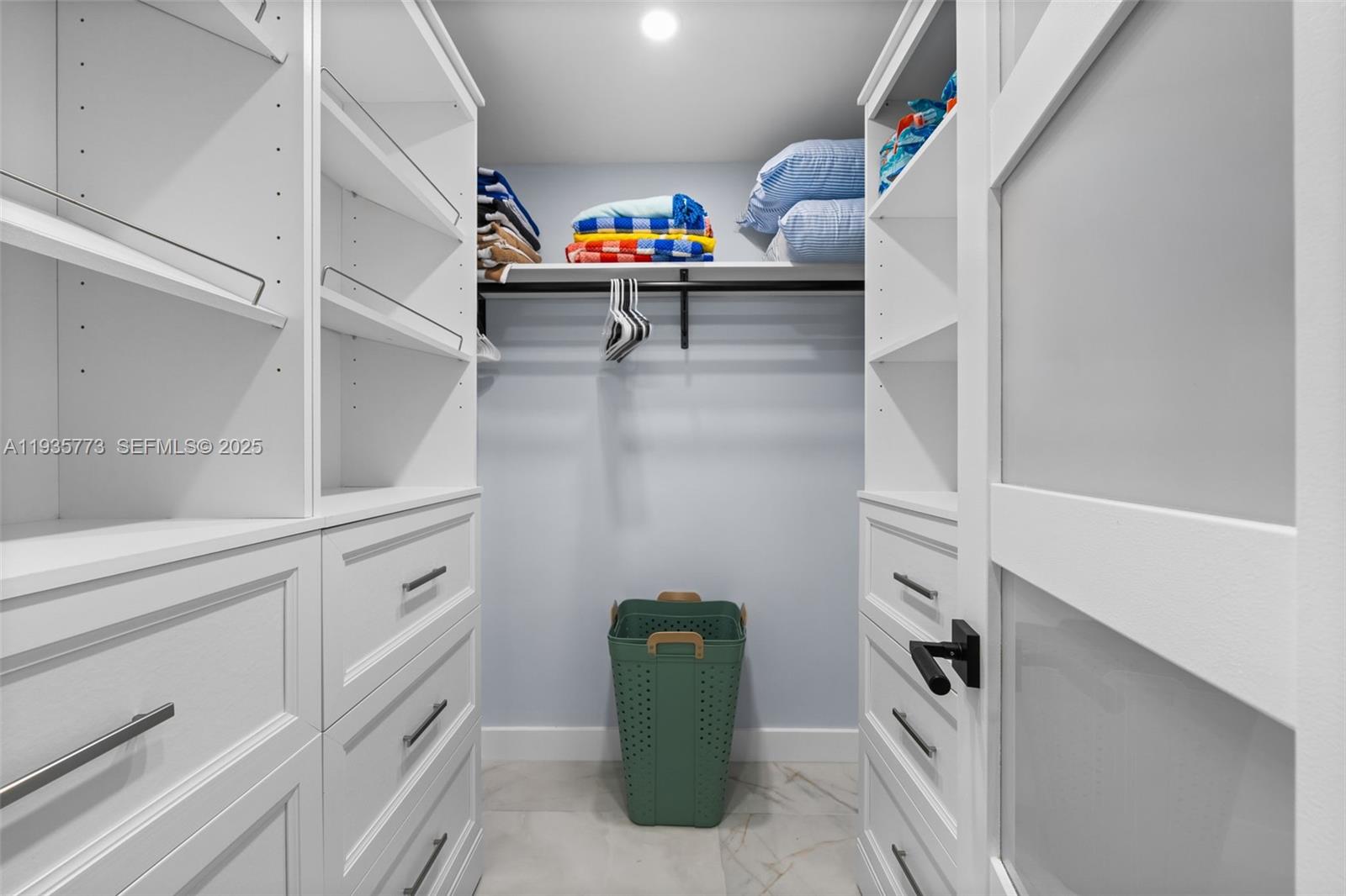 OCEANVIEW BUILDING B COND - Residential