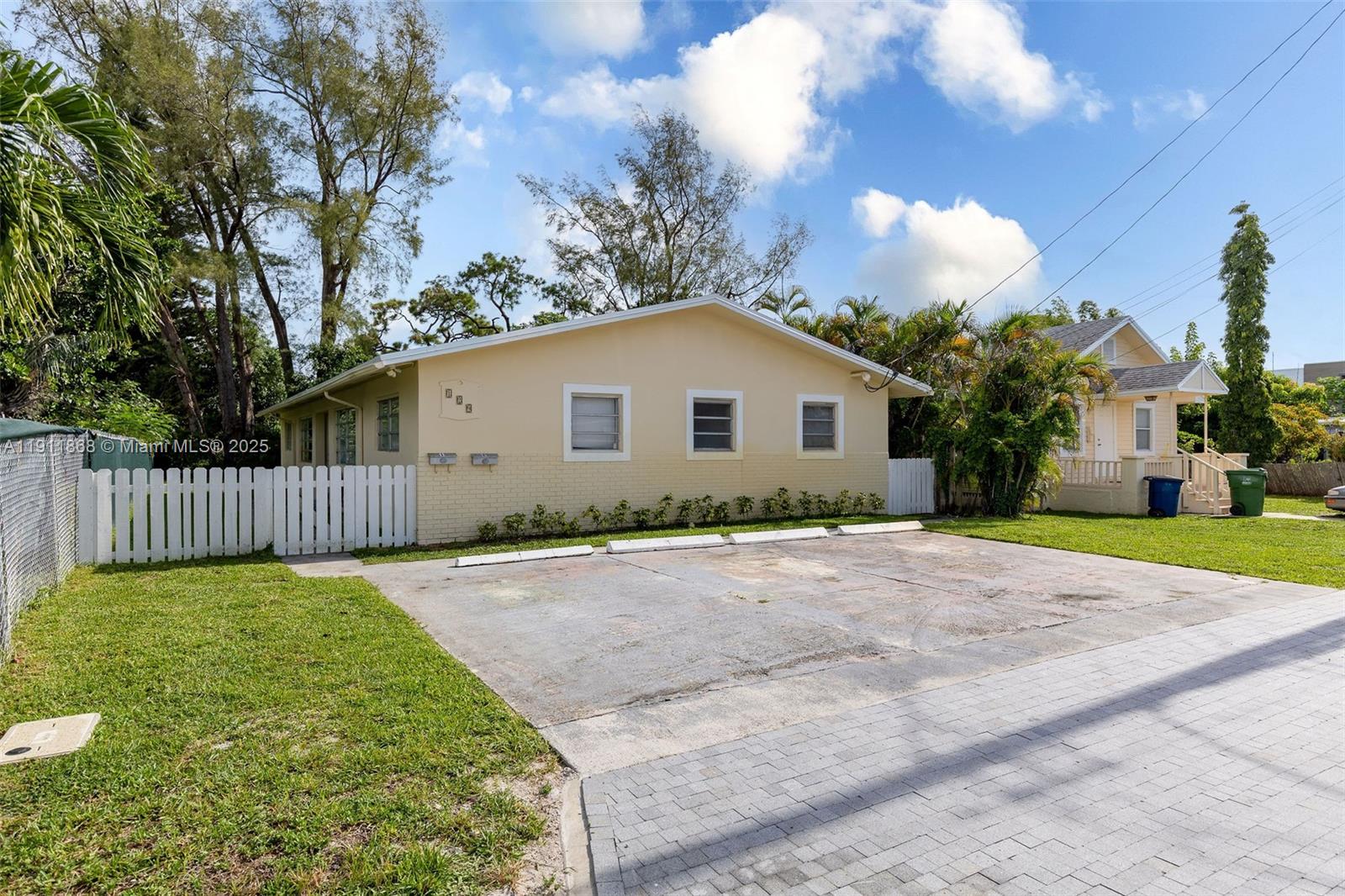 NORTH AMERICAN FRUIT CO - Residential Lease