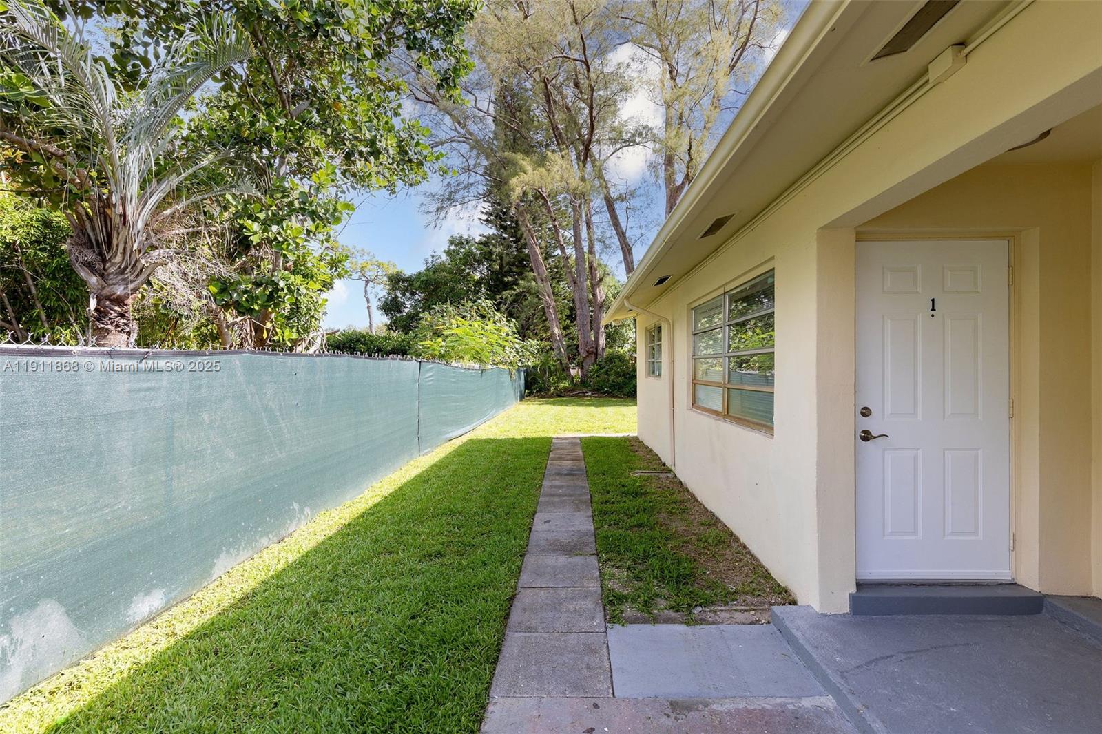 NORTH AMERICAN FRUIT CO - Residential Lease