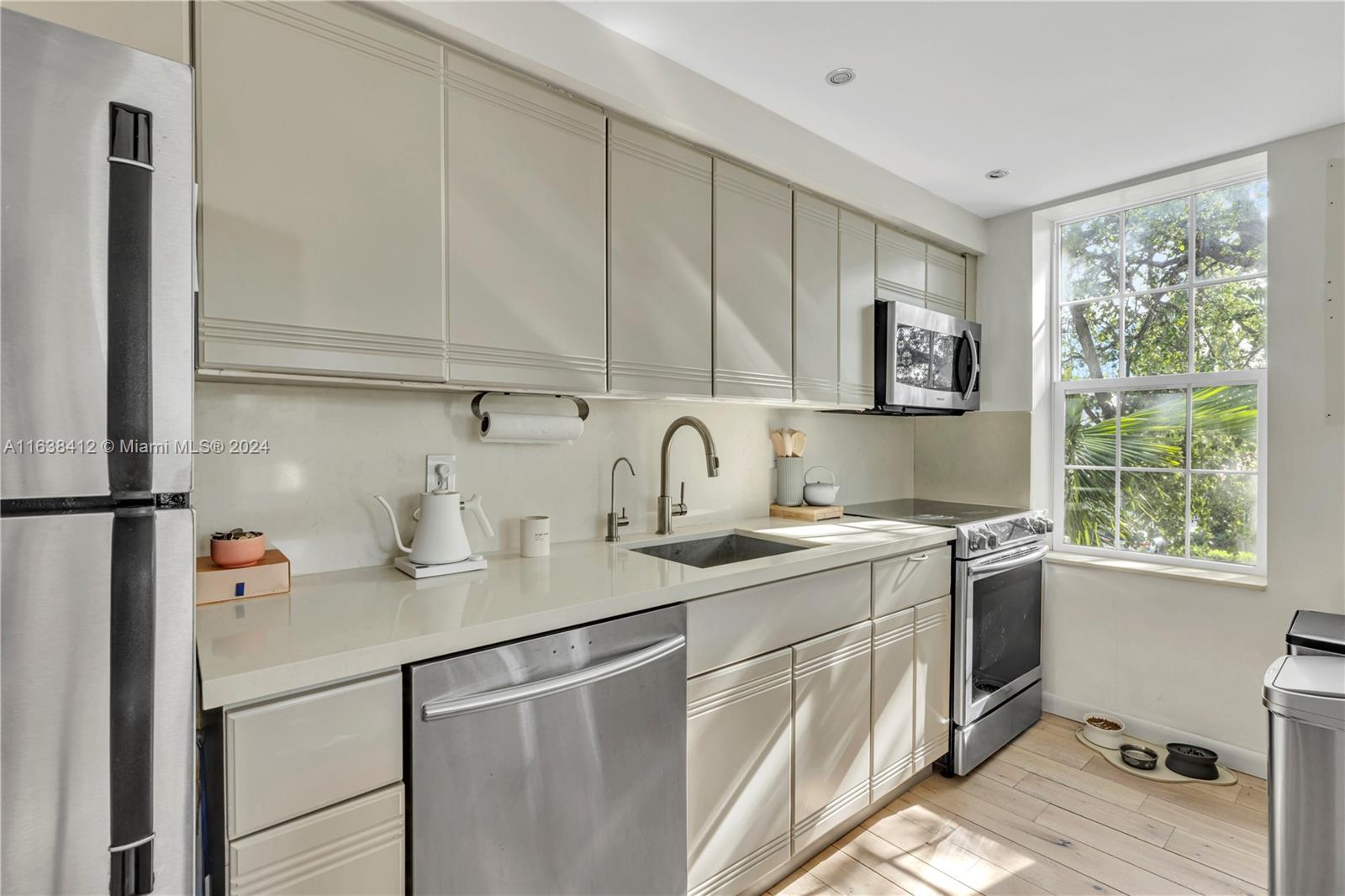 LINCOLN VIEW CONDO - Residential