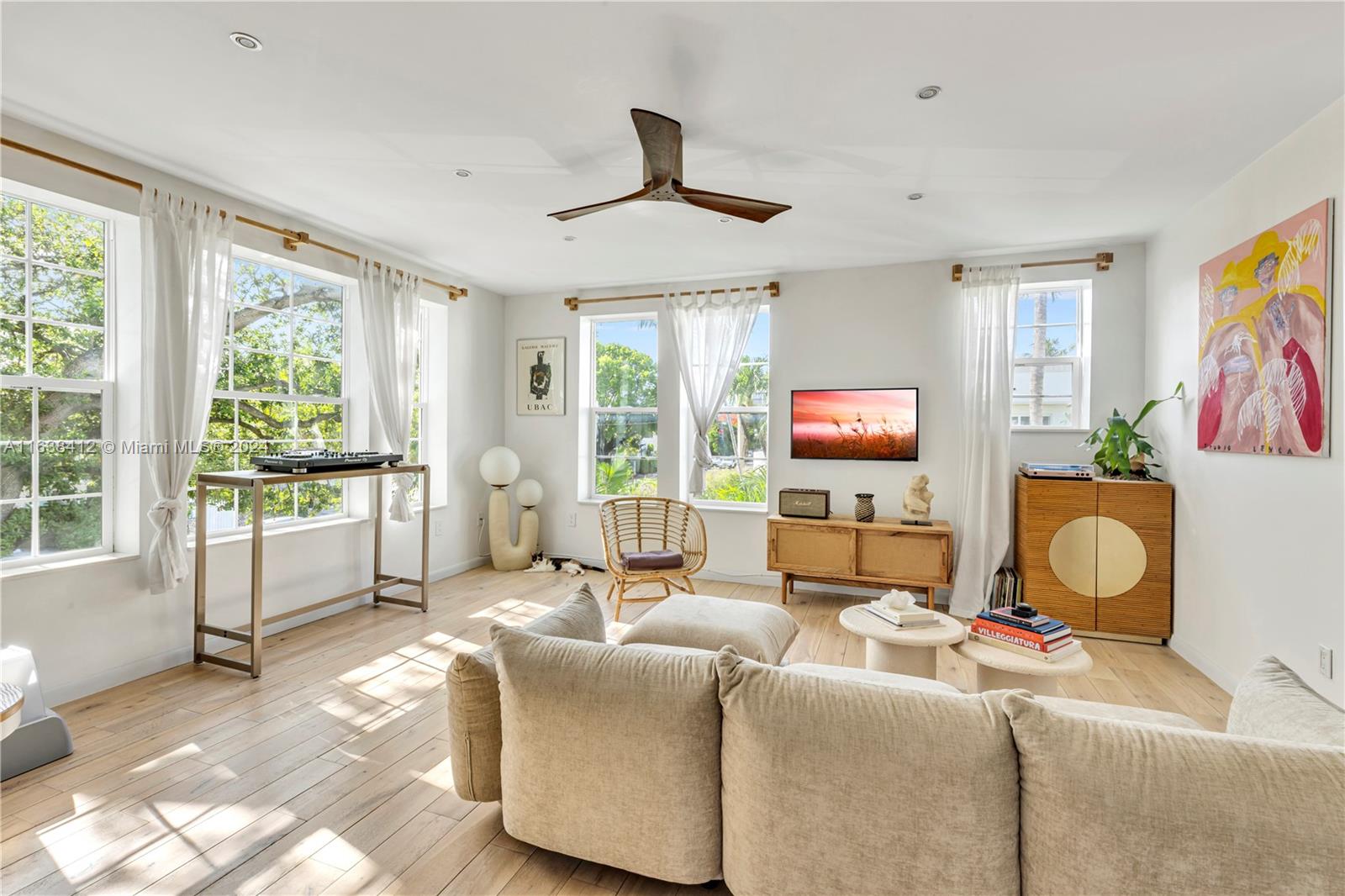 LINCOLN VIEW CONDO - Residential